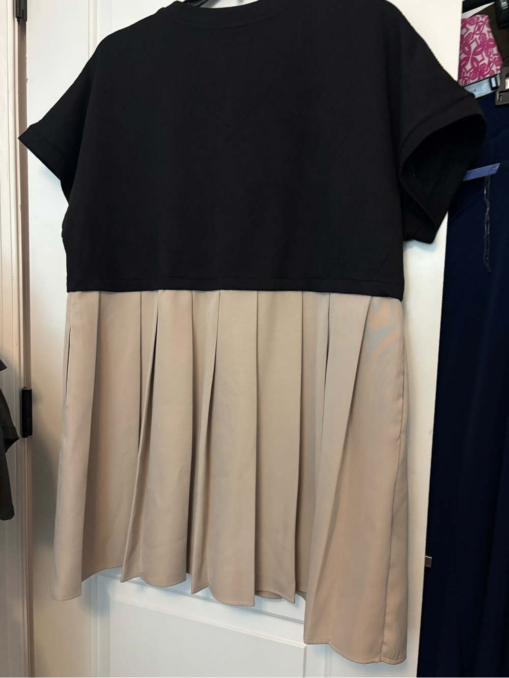 Umgee Black and Beige Two-Tone Pleated Mini Dress